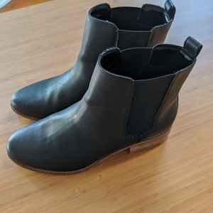 Black leather Chelsea boot